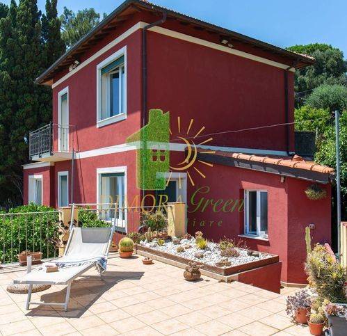 casa indipendente in vendita a Sanremo in zona Poggio