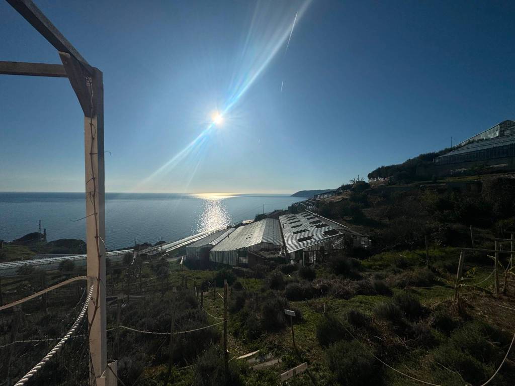 casa indipendente in vendita a Sanremo in zona Poggio