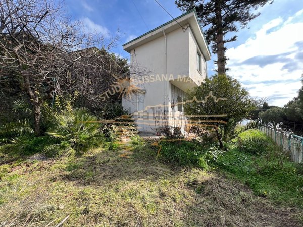 casa semindipendente in vendita a Sanremo in zona Bussana