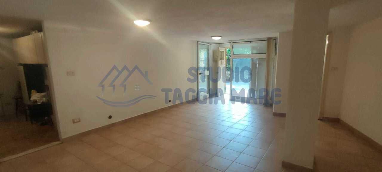 locale commerciale in vendita a Sanremo