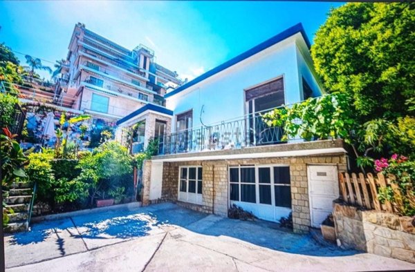 casa indipendente in vendita a Sanremo in zona Coldirodi