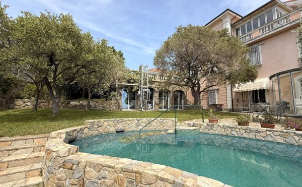 casa indipendente in vendita a Sanremo