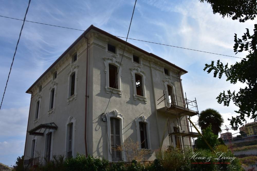 casa indipendente in vendita a Sanremo