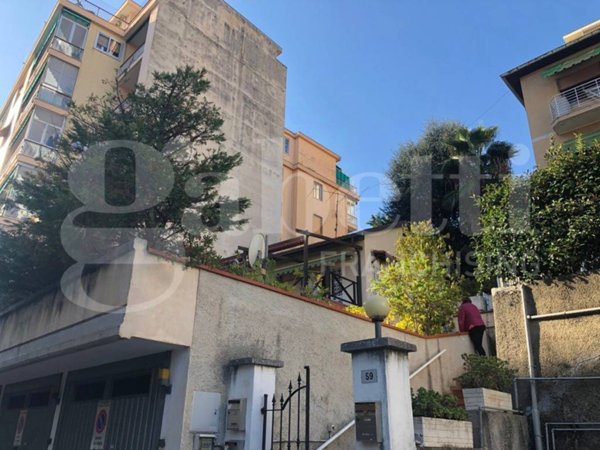 casa indipendente in vendita a Sanremo in zona Poggio