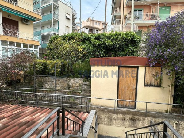 locale commerciale in vendita a Sanremo