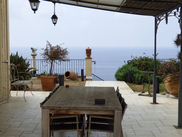 casa indipendente in vendita a Sanremo in zona Poggio