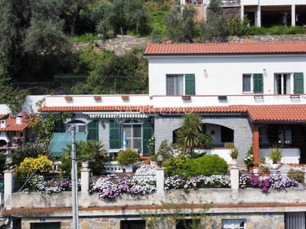 casa indipendente in vendita a Sanremo in zona Coldirodi