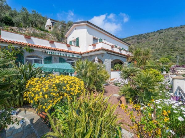 casa indipendente in vendita a Sanremo in zona Coldirodi