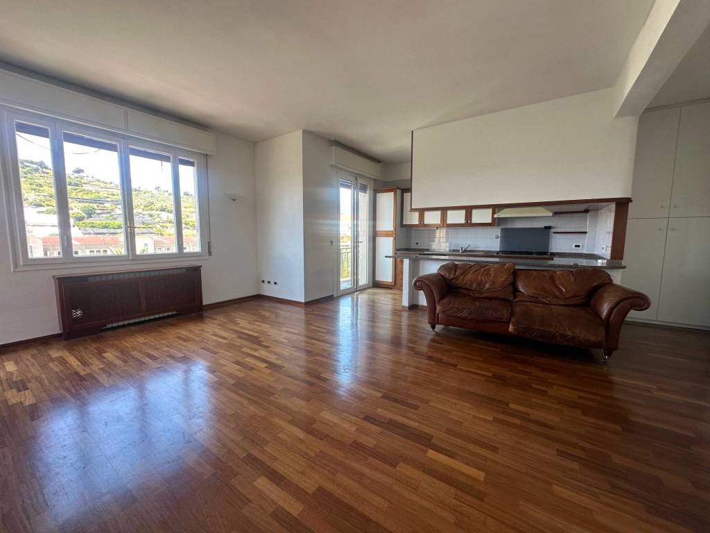 appartamento in vendita a Sanremo in zona Poggio