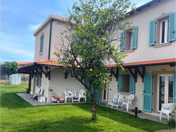 casa indipendente in vendita a Sanremo