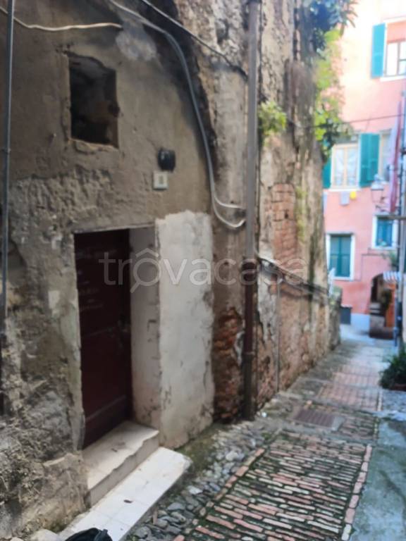 locale commerciale in vendita a Sanremo