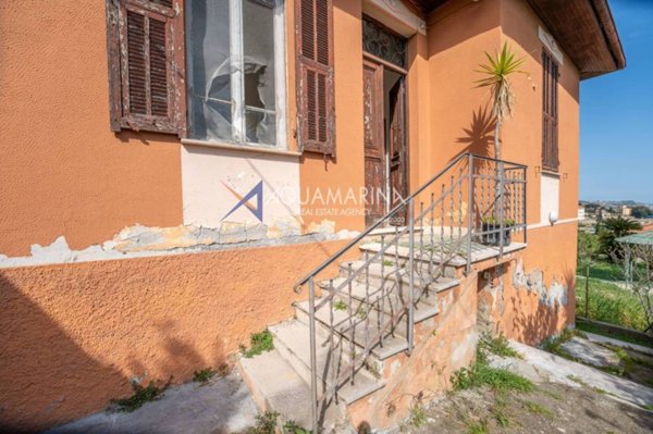 casa indipendente in vendita a Sanremo