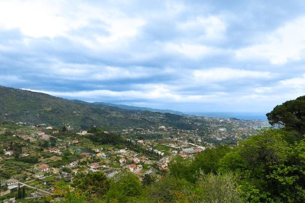 casa indipendente in vendita a Sanremo in zona Coldirodi