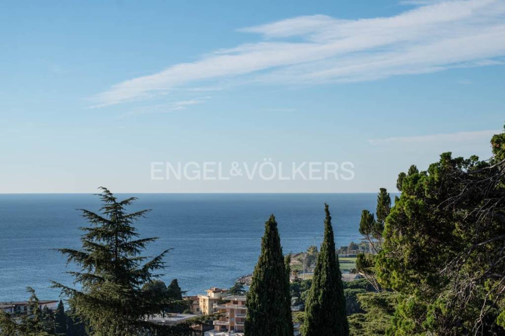 appartamento in vendita a Sanremo in zona San Romolo