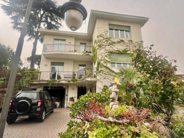casa indipendente in vendita a Sanremo