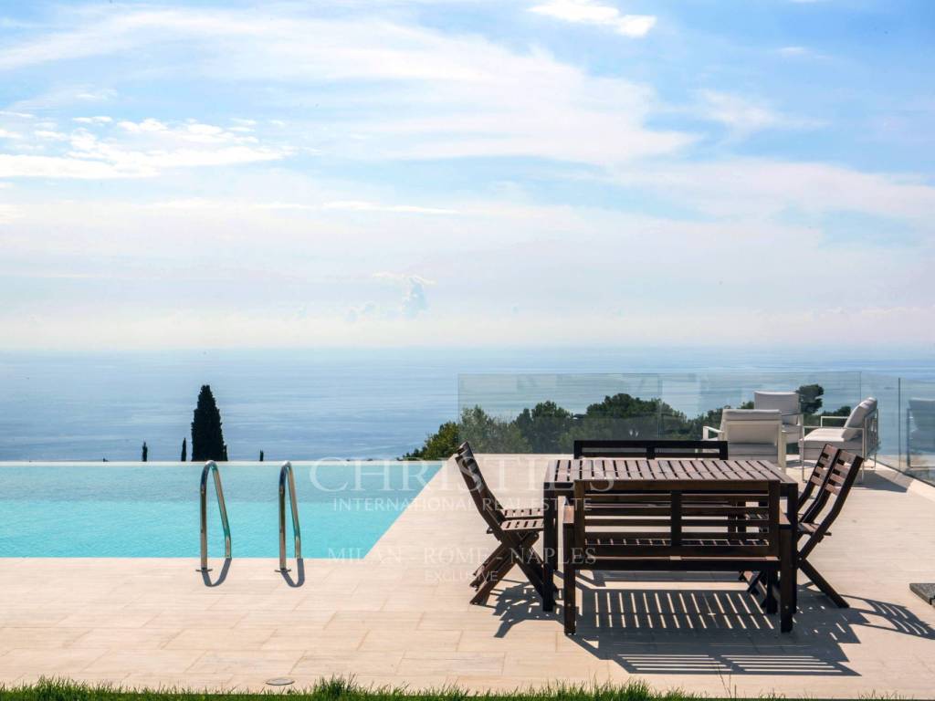 casa indipendente in vendita a Sanremo in zona Bussana