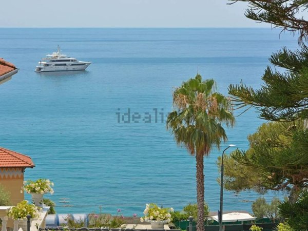 casa indipendente in vendita a Sanremo
