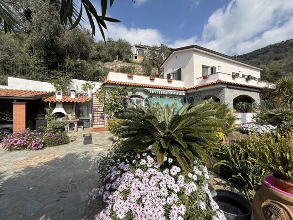 casa indipendente in vendita a Sanremo