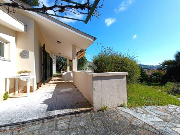 casa indipendente in vendita a Sanremo