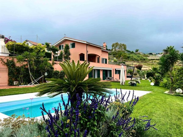 casa indipendente in vendita a Sanremo