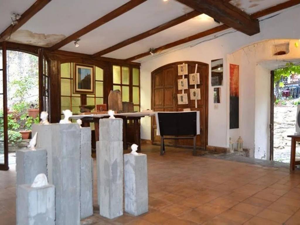 casa indipendente in vendita a Sanremo in zona Bussana