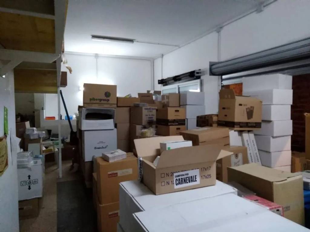 locale commerciale in vendita a Sanremo
