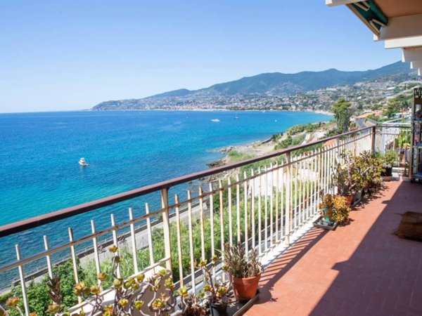 appartamento in vendita a Sanremo in zona Poggio