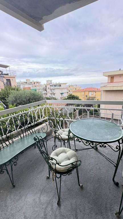 appartamento in vendita a Sanremo in zona Coldirodi