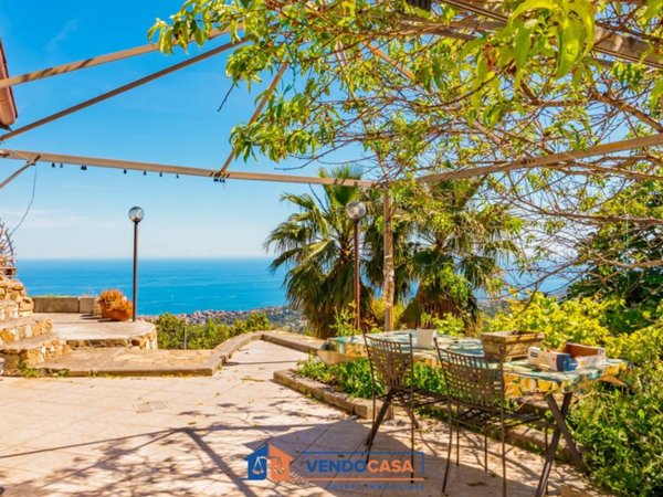 casa indipendente in vendita a Sanremo
