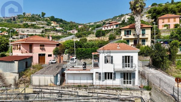 casa indipendente in vendita a Sanremo