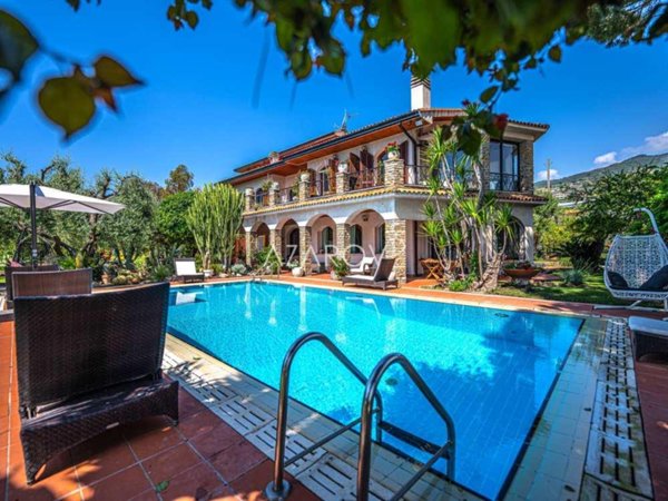 casa indipendente in vendita a Sanremo