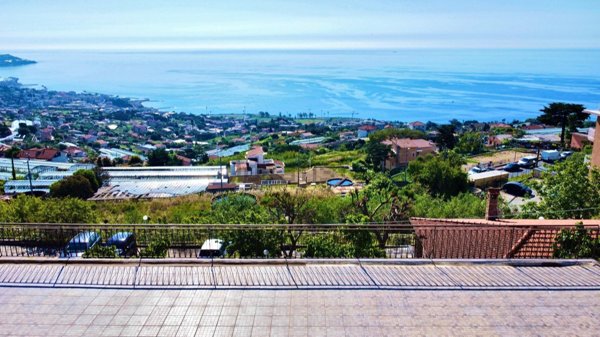 casa semindipendente in vendita a Sanremo in zona Coldirodi
