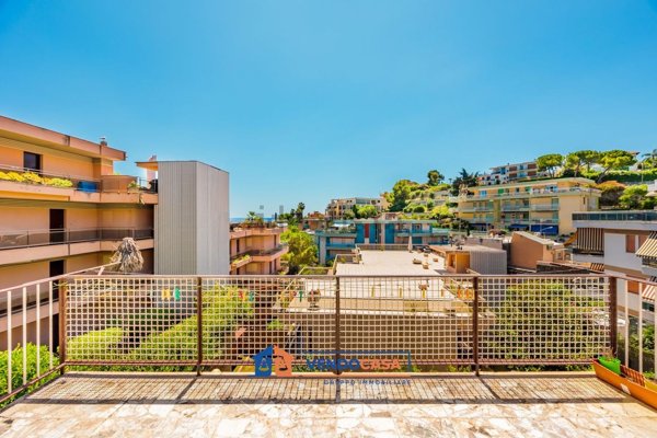 casa indipendente in vendita a Sanremo in zona Coldirodi