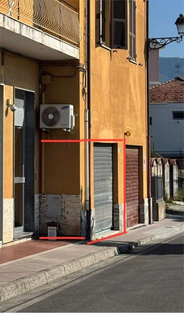 negozio in vendita a Sanremo in zona Coldirodi