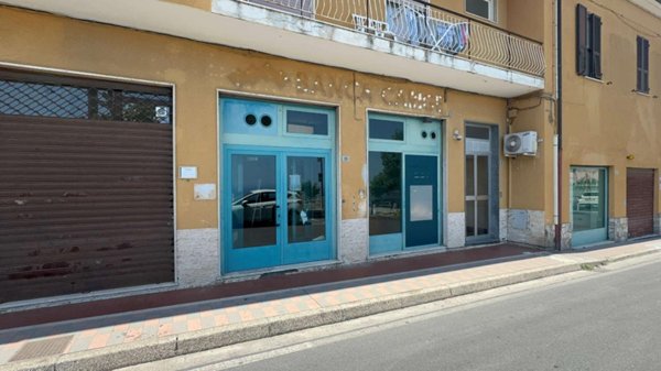 negozio in vendita a Sanremo in zona Coldirodi