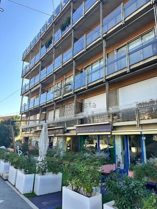 locale commerciale in vendita a Sanremo
