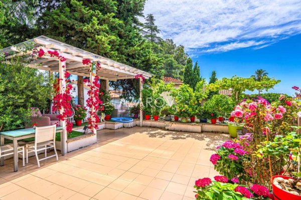 appartamento in vendita a Sanremo in zona Coldirodi