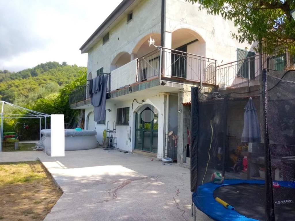 casa indipendente in vendita a Sanremo in zona Bussana