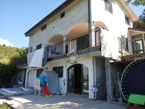 casa indipendente in vendita a Sanremo in zona Bussana