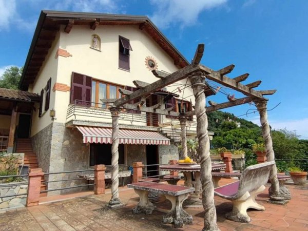 casa indipendente in vendita a Sanremo in zona Coldirodi