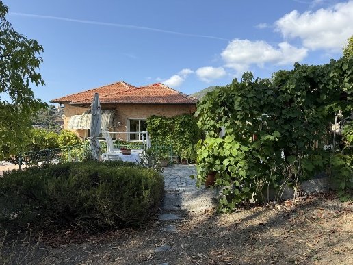 casa indipendente in vendita a Sanremo in zona Coldirodi