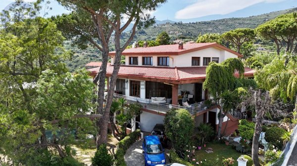 appartamento in vendita a Sanremo in zona Poggio