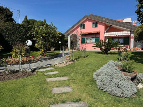 casa indipendente in vendita a Sanremo