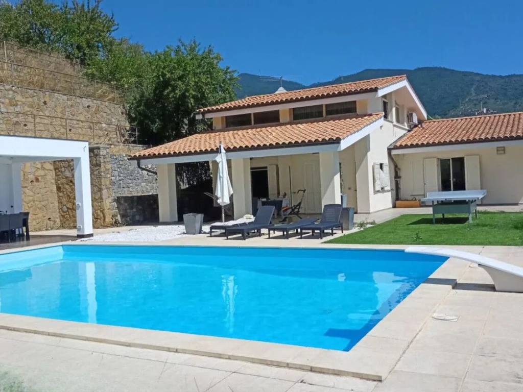 casa indipendente in vendita a Sanremo