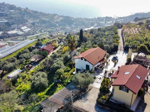 casa indipendente in vendita a Sanremo in zona Coldirodi