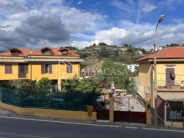 appartamento in vendita a Sanremo in zona Poggio