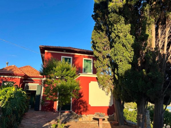 casa indipendente in vendita a Sanremo