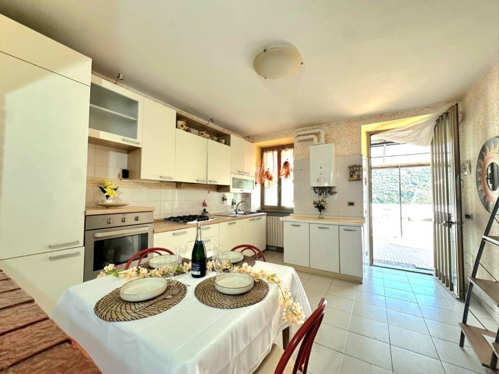 casa indipendente in vendita a Sanremo in zona San Romolo