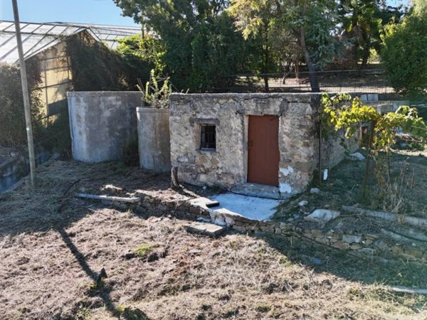 casa indipendente in vendita a Sanremo in zona Bussana