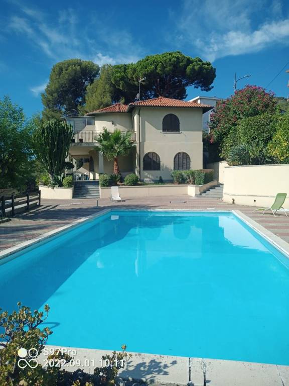 appartamento in vendita a Sanremo in zona Bussana